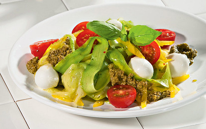 Салат из цукини с песто