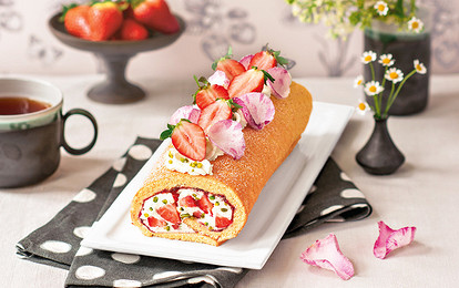 Рулет с клубникой и маскарпоне