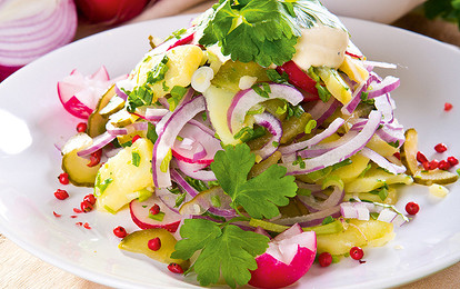 Салат с редисом и корнишонами