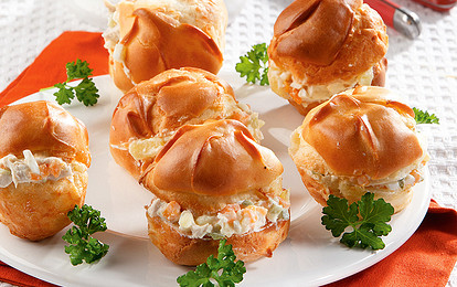 Профитроли с салатом