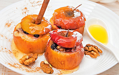 Запеченные яблоки c медом и грецкими орехами