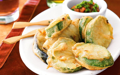 Кабачки и баклажаны, жареные в кляре
