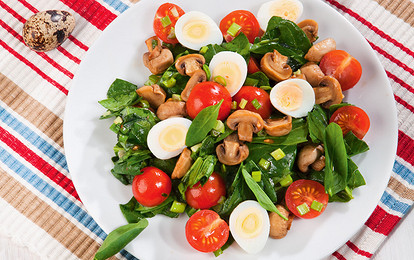 Зеленый салат с грибами