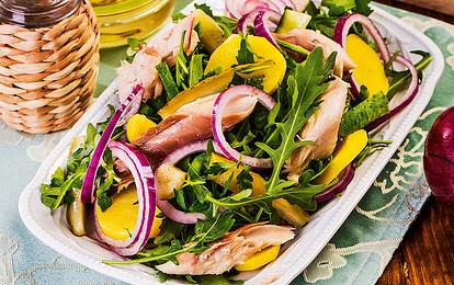 Салат со скумбрией