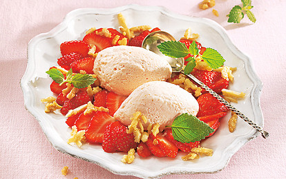 Клубничный мусс с натуральным йогуртом