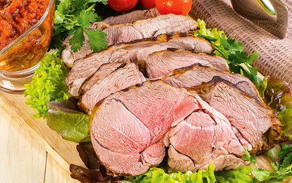 Баранина с томатно-перечным соусом