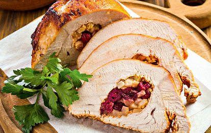 Филе индейки с яблоками и клюквой