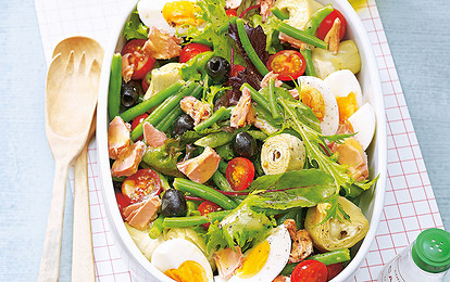 Салат «Ницца» с тунцом и оливками