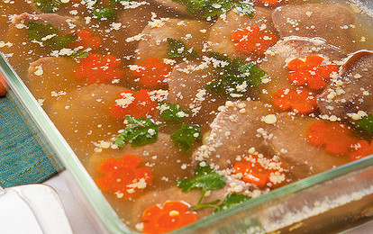 Заливное из языка с морковью