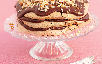 Торт-безе с нугой