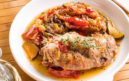 Тушеный в вине кролик с овощами