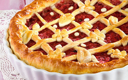 Постный пирог с яблоками и брусникой