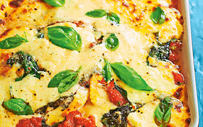 Сытная запеканка с пельменями и овощами