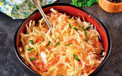 Маринованная капуста с чесноком и морковью