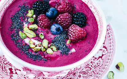 Десертный суп с черникой и малиной