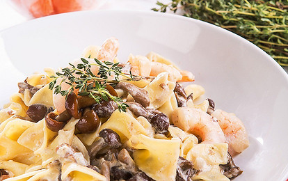Паста в креветками и грибами