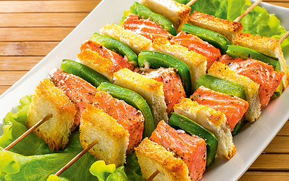 Лосось на шпажках