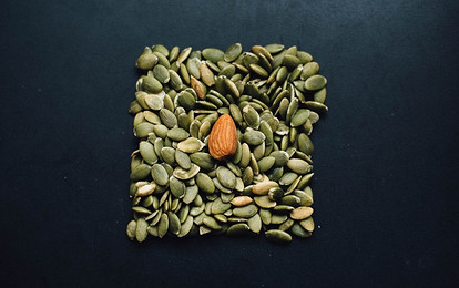 Как жарить тыквенные семечки на сковородке, в духовке или микроволновке? 3 доступных способа