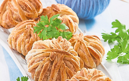 Закуска для души: рецепт шариков в слоеном тесте 