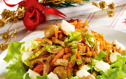 Салат с морковью и грибами