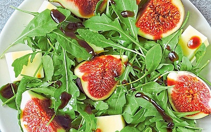 Полезный ужин за 5 минут: рецепт салата с инжиром