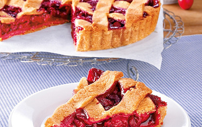 Пирог с вишней и пудингом