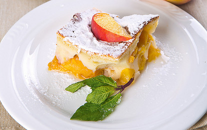 Клафути с персиком