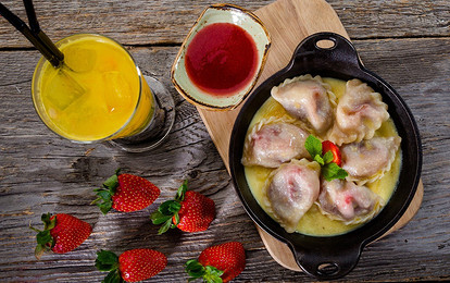 Рецепт от шефа: вареники с клубникой