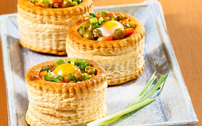 Сделай ужин праздничным: рецепт «гнездышек» с салатом