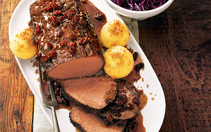 Пряная говядина с клюквой