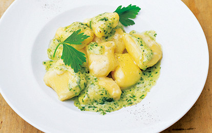 Клецки с соусом из черемши