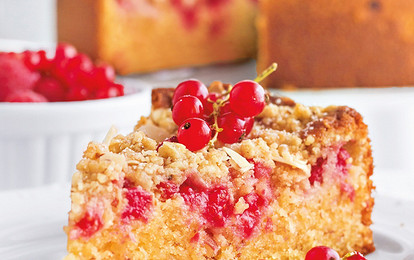 Пирог с красной смородиной