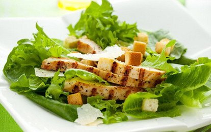 Салат «Цезарь» легкий