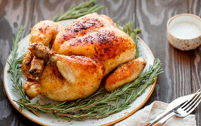 Готовим курицу-гриль в духовке целиком: 4 простых рецепта, которые сможет повторить каждая