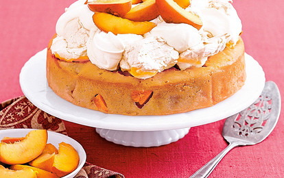 Пирог с нектаринами и безе