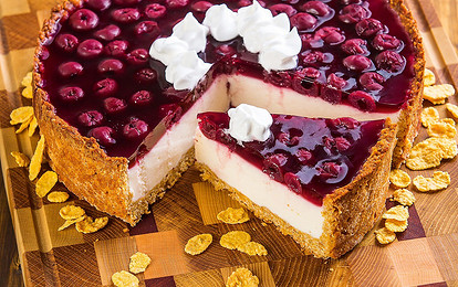 Торт с вишней и хлопьями 