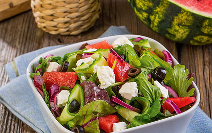 Салат с сыром фета