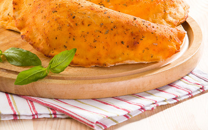 Кальцоне со шпинатом и курицей