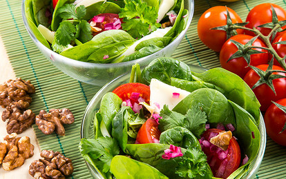 Салат со шпинатом и орехами