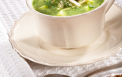 Ботвинья с курицей и зеленью