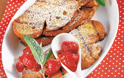 Сладкие гренки с малиной