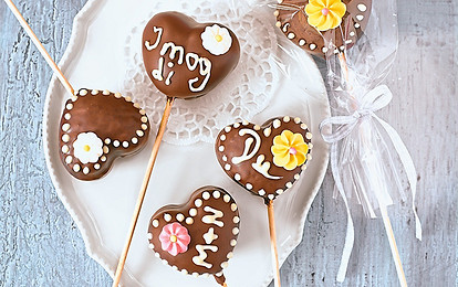 Для домашней вечеринки: рецепт кейк-попсов в шоколаде