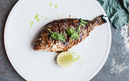 Рецепт от шефа: дорадо на гриле под азиатским соусом
