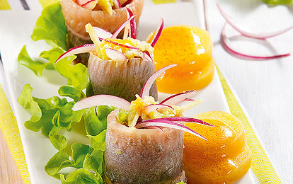 Пикантная сельдь с овощами