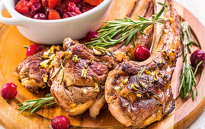 Каре ягненка с соусом