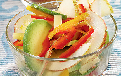 Салат с авокадо и грушей