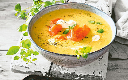 Полезный обед: рецепт крем-супа с сельдереем и лососем