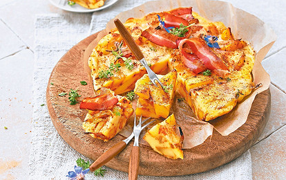 Сытно и быстро: рецепт картофельной запеканки с красным луком