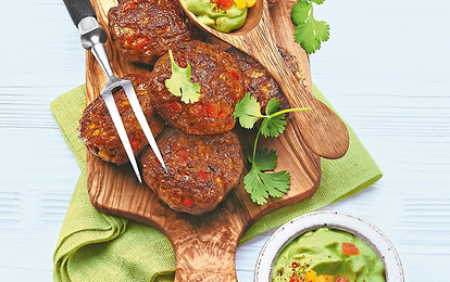 Новая жизнь обычного блюда: рецепт тефтелей с соусом из авокадо