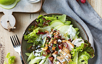 Салат с яблоками, сельдереем и курицей